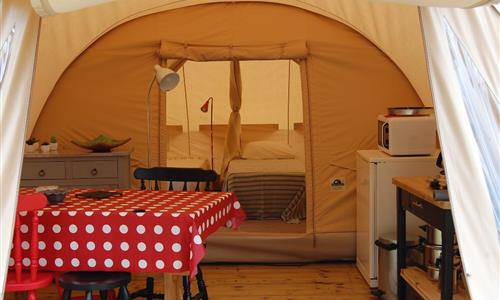 Location de tente 4 personnes au Camping Château de Bouafles, camping 4 étoiles, location emplacement camping caravaning, mobil home, vente mobil home neufs et occasion proche de Rouen, camping bord de Seine dans l'Eure en Haute Normandie